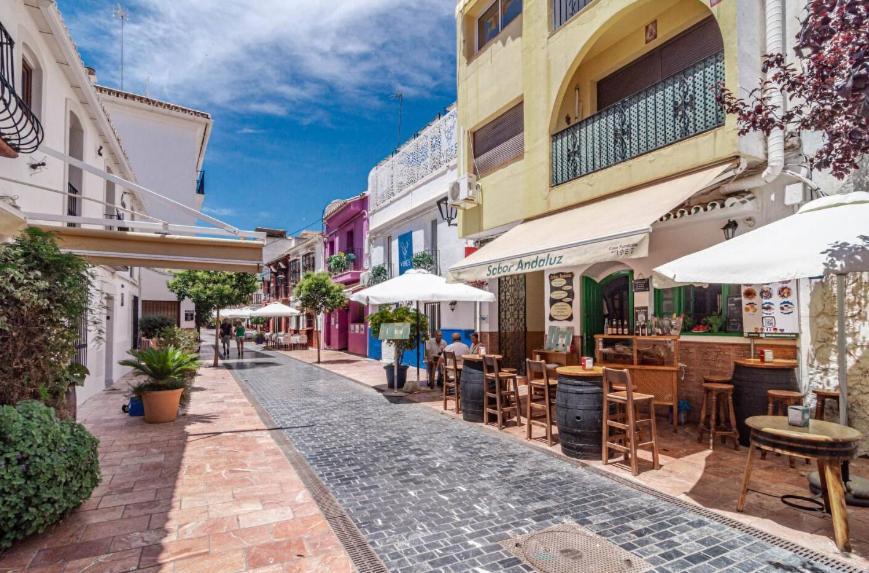 אסטפונה Impressive Apartment With 3 Bedrooms Metres From The Beach מראה חיצוני תמונה