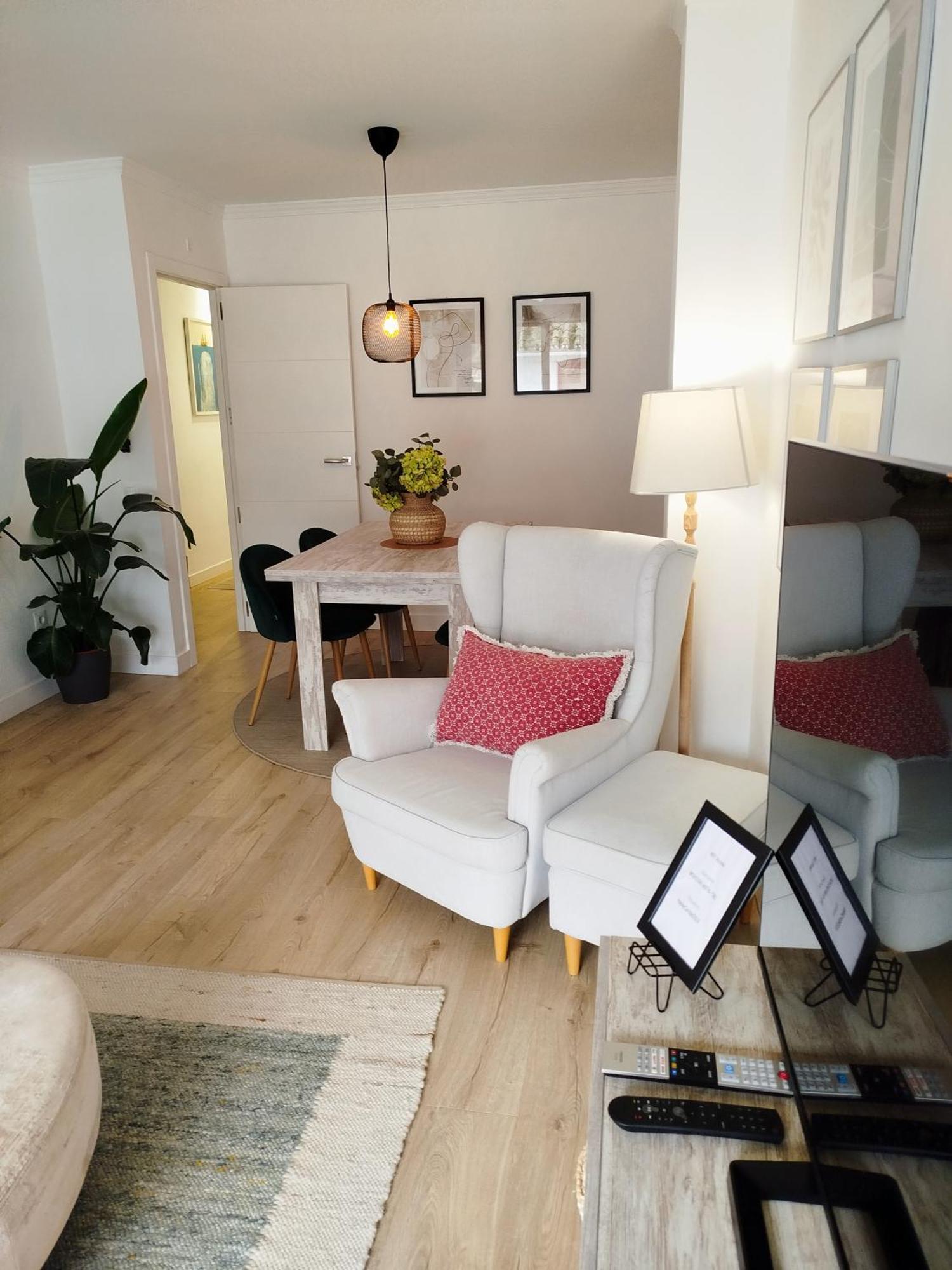 אסטפונה Impressive Apartment With 3 Bedrooms Metres From The Beach מראה חיצוני תמונה