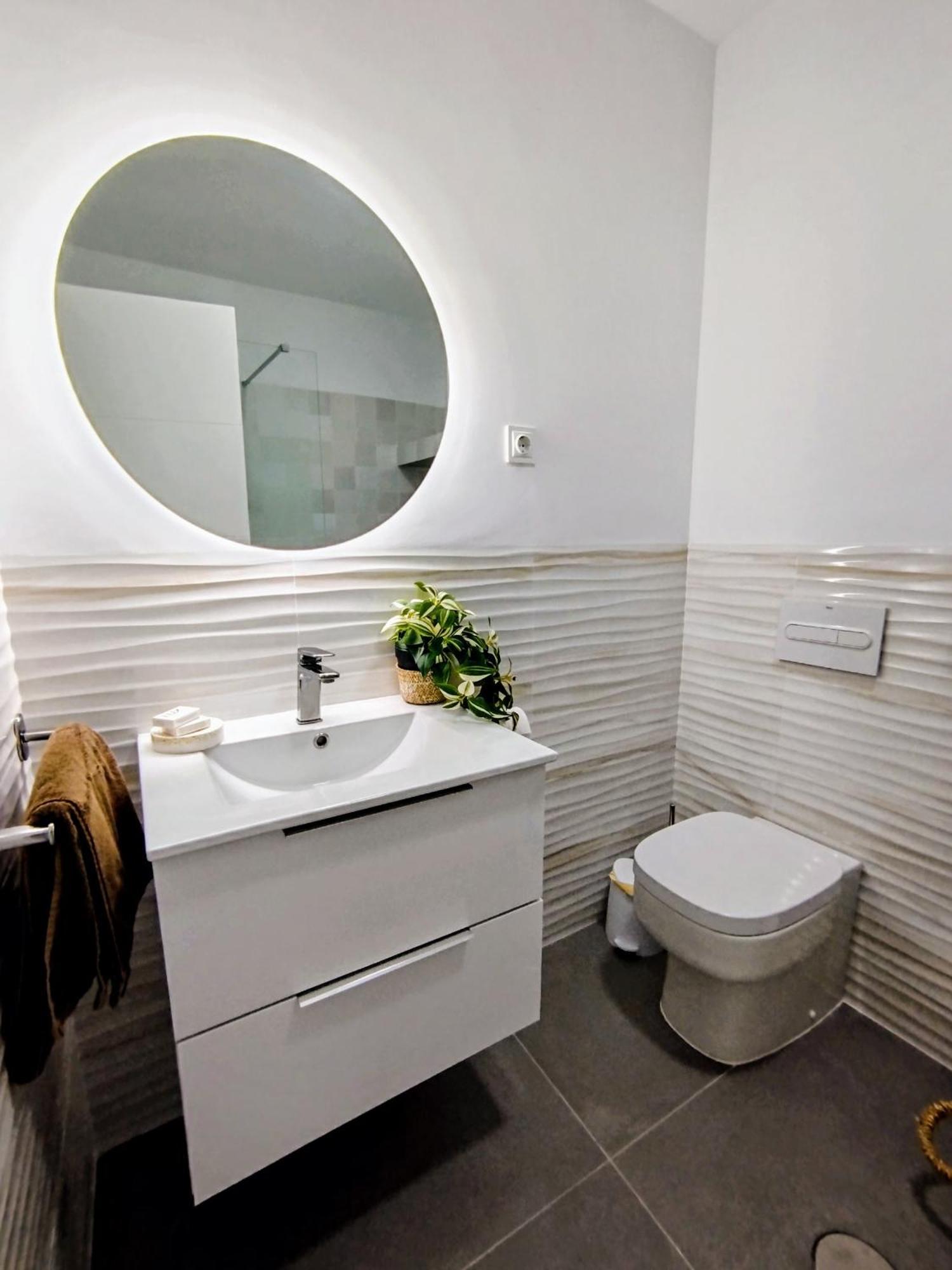 אסטפונה Impressive Apartment With 3 Bedrooms Metres From The Beach מראה חיצוני תמונה